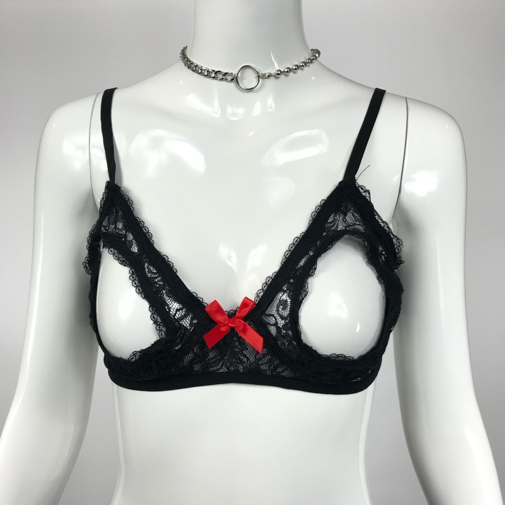 Vtg black lace lingerie peekaboo bra top ❤️